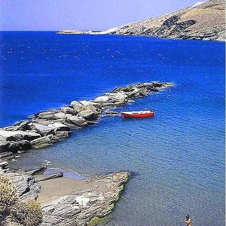 Spacious Seafront With Magnificent Aegean View アパート Tínos